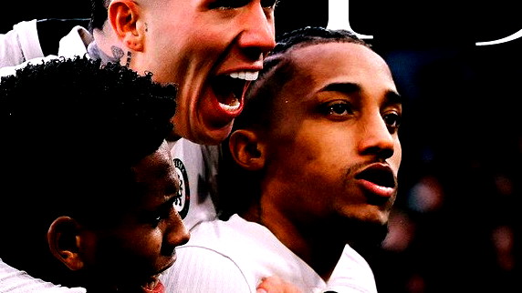 أستون فيلا يواصل مطاردة سيتي وتشيلسي يزيح ليفربول من المربع الذهبي