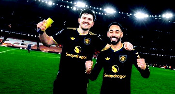 مانشستر يونايتد يكسر شوكة أرسنال ويواصل انتفاضته مع كاريك 