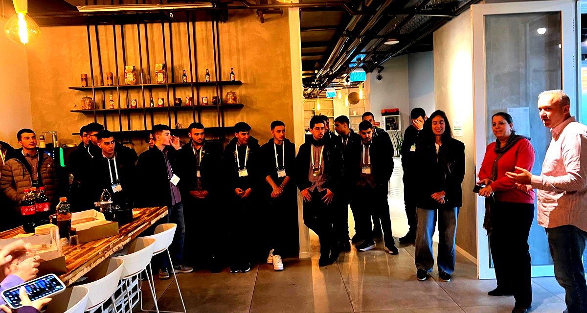 ضمن مشروع الريادة والابتكار- طلّاب المدرسة الأهلية أم الفحم في زيارة لشركة Service Now 