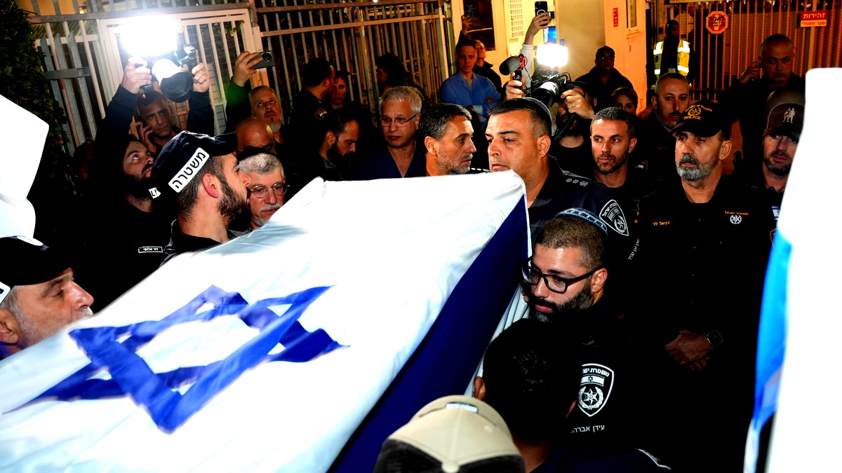 ترامب يصف عودة جثمان الرهينة الأخير من غزة بإنجاز لا يصدق