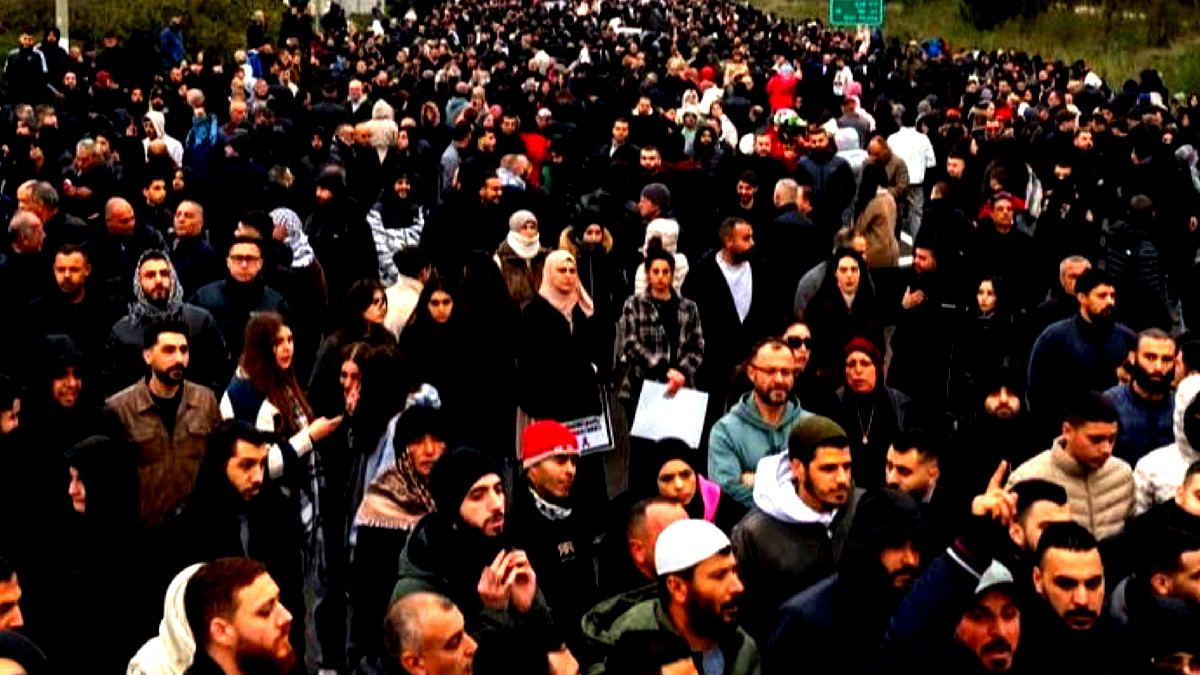 السّبت القريب في تل أبيب| لجنة المتابعة العليا تدعو لأوسع مشاركة جماهيرية في مسيرة الرايات السوداء 