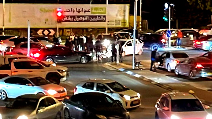 الطيبة: 4 إصابات في حادث تصادم بين مركبتين.. بينها إصابة متوسطة لشابة