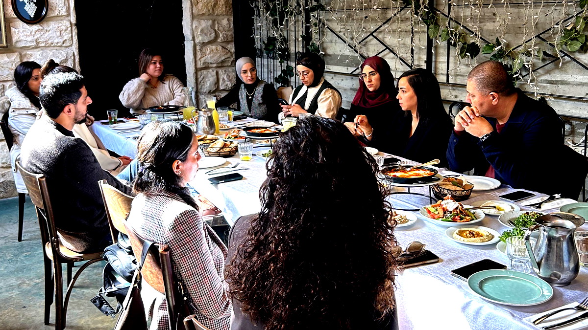 رؤية 2026: كيف تحوّلت "ماما هلأ جاي" إلى منصة استراتيجية للأمهات في المجتمع العربي