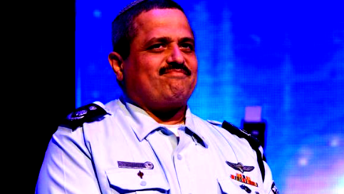 التحقيق مع المفتش العام السابق للشرطة بشبهة تشغيل مقيم غير قانوني