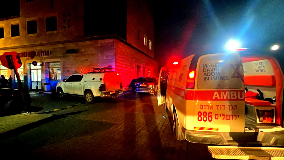 القدس: إصابة خطيرة لشاب وآخر بجراح متوسطة بحادث عنف في صور باهر