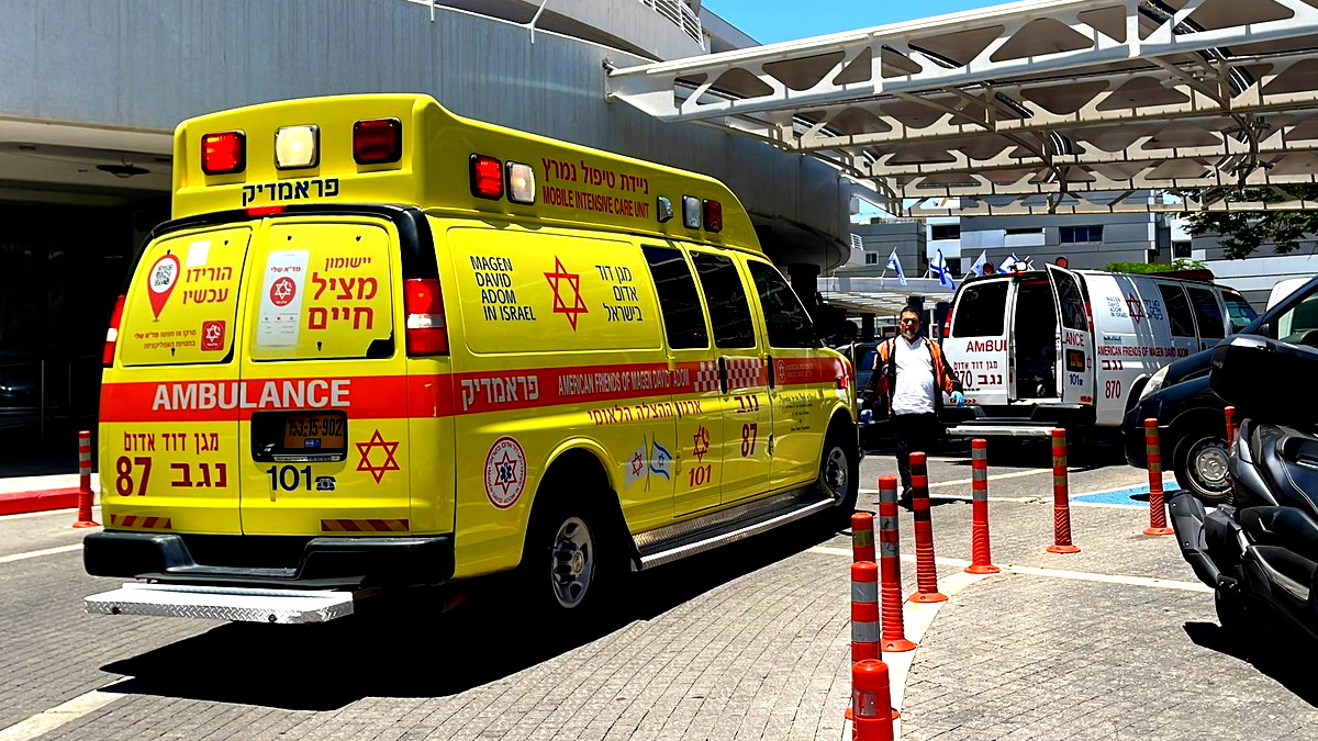 بئر السبع: إصابة فتى (16 عامًا) بجروح متوسطة إثر سقوطه من علو