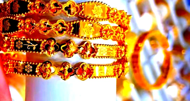 أسعار الذهب اليوم: انخفاض بنسبة 10% للأونصة وسط طلب على الملاذ الآمن