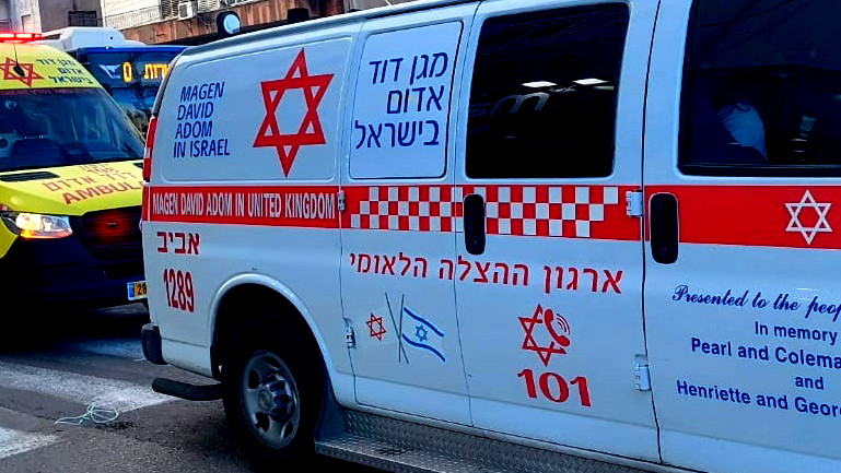 إصابة متوسطة لرجل (46 عامًا) إثر تعرضه للدهس من قبل مركبة في قلنسوة