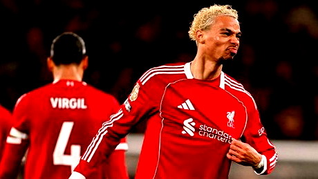 إيكيتيكي يقود انتفاضة ليفربول لسحق نيوكاسل ورقم تاريخي لصلاح