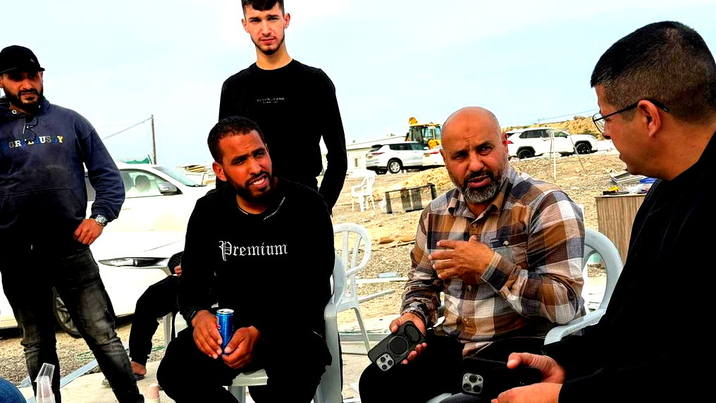 النائب الهواشلة يزور عائلة الشهيد يعقوب أبو القيعان ويطالب السلطات بحلول مستعجلة عقب قرار العليا