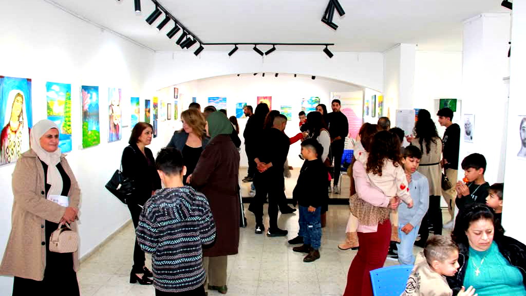 جاليري زركشي سخنين يستضيف معرض أحلام ملونة للفنانة نعمات كروم وطلابها