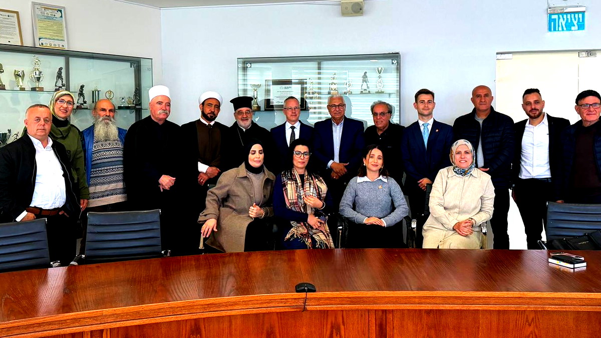 بدعوةٍ من د. غزال أبو ريا: السفير السويسري يزور سخنين ويؤكد تضامنه مع المجتمع العربي