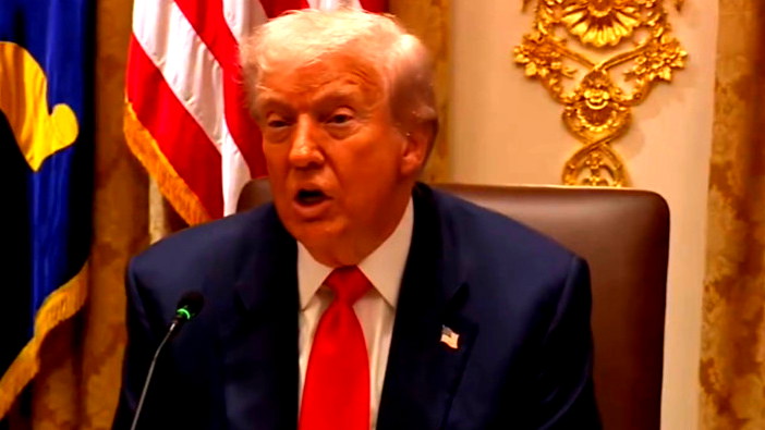 الرئيس الأمريكي دونالد ترامب: على خامنئي أن يكون قلقا للغاية