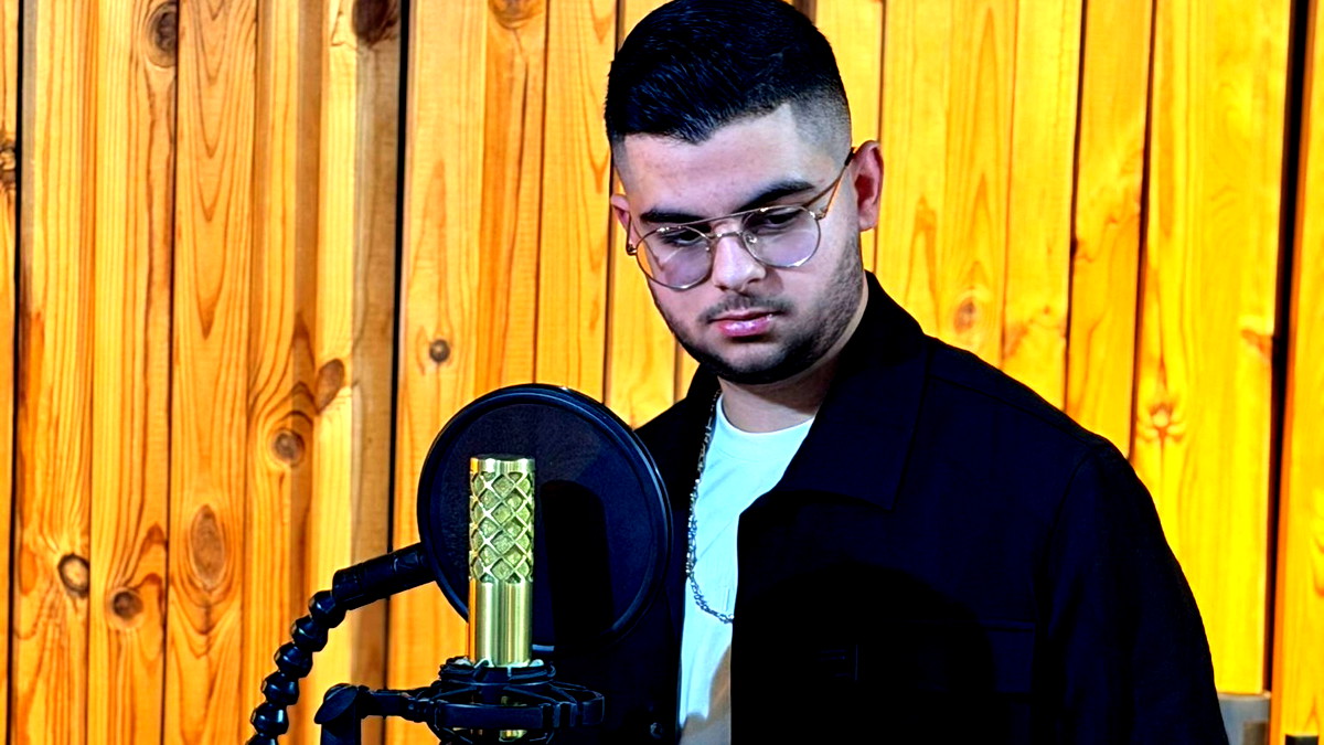 الفنّان الصاعد الشاب عماد برانسي في أولى أعماله الخاصّة "لا مش إنت"