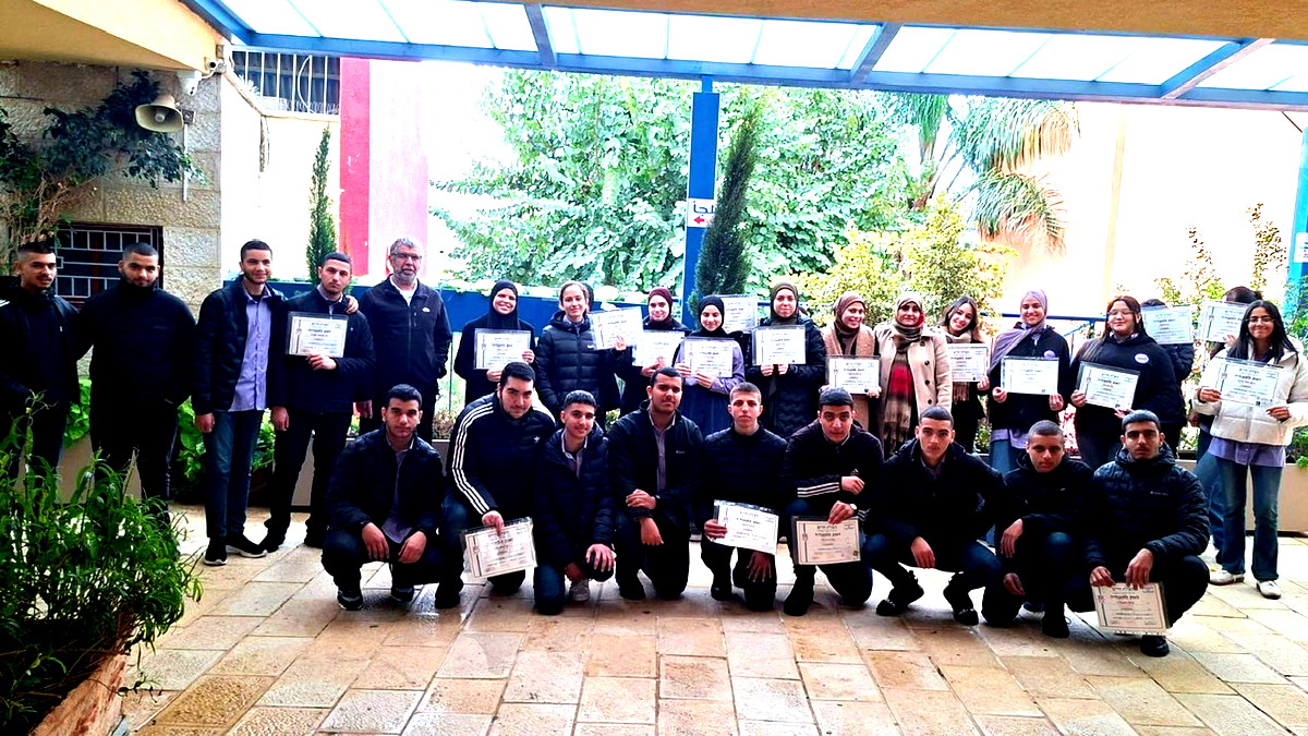 أم الفحم: اختتام دورة الإسعاف الأولي لطلاب العاشر في المدرسة الأهليّة