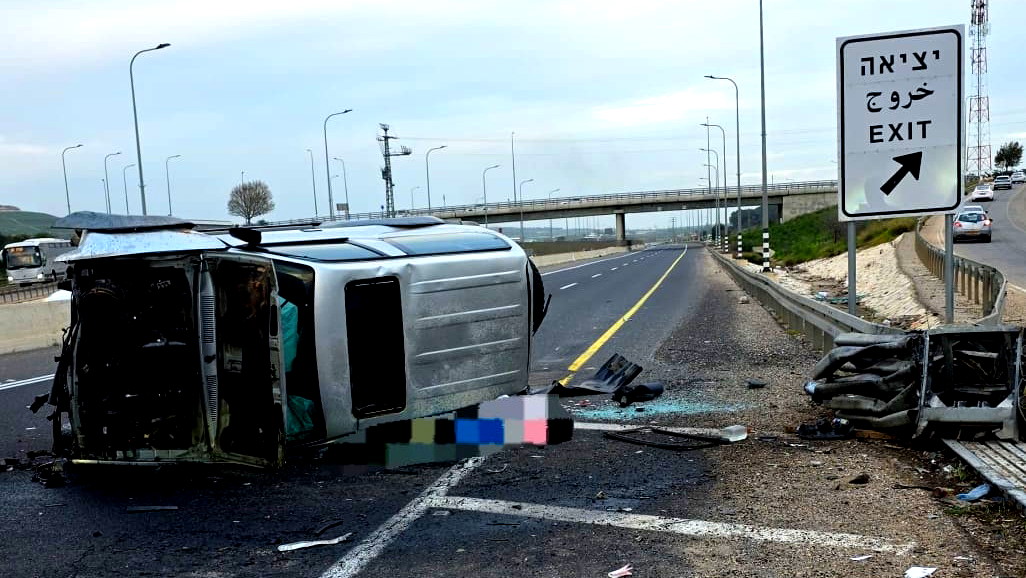 فيديو | إصابة رجل بجراح متوسطة إثر انقلاب مركبة على شارع 77 قرب مفرق طرعان