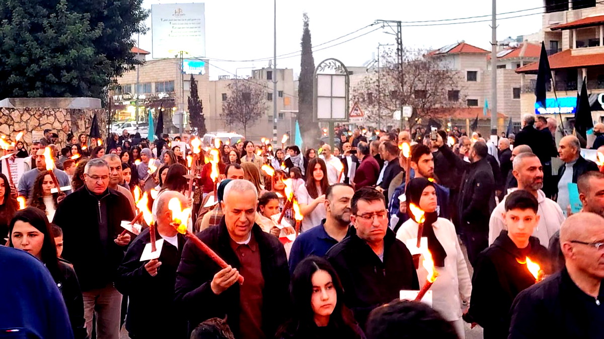 مسيرة الشموع في سخنين احتجاجًا على الإتاوات والعنف المستشري