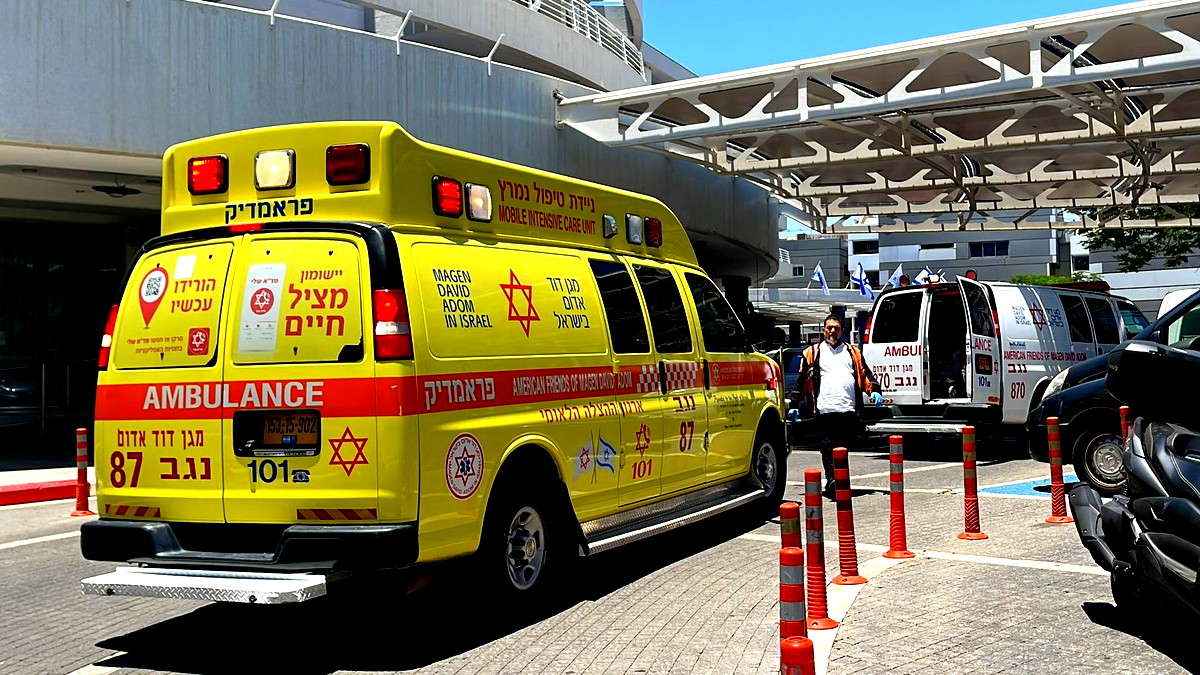 إصابة متوسطة لشاب (19 عامًا) إثر حادث تصادم بين تراكترون ومركبة عند مدخل رهط