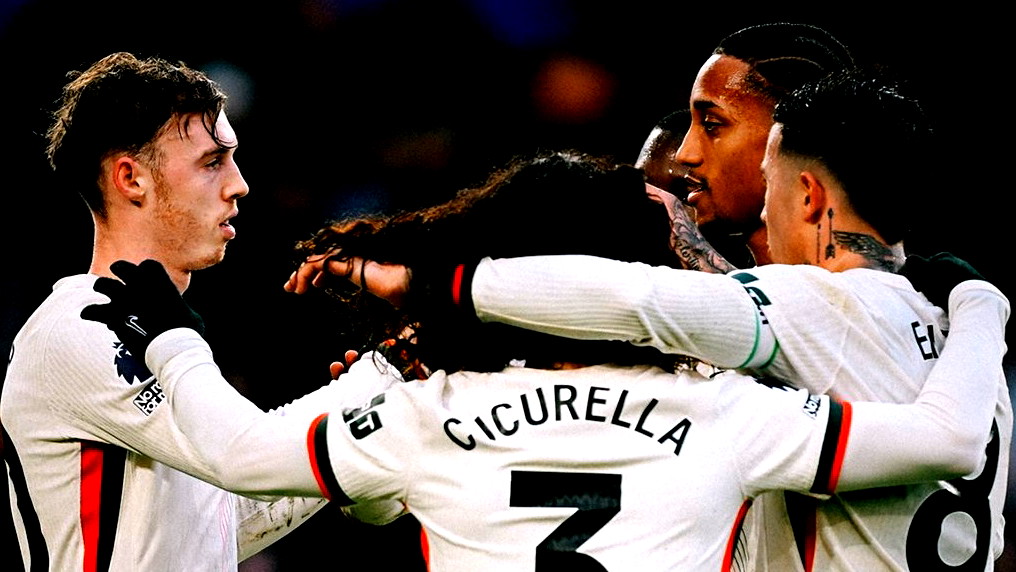 تشيلسي يواصل الضغط على مانشستر يونايتد بثلاثية بالمر