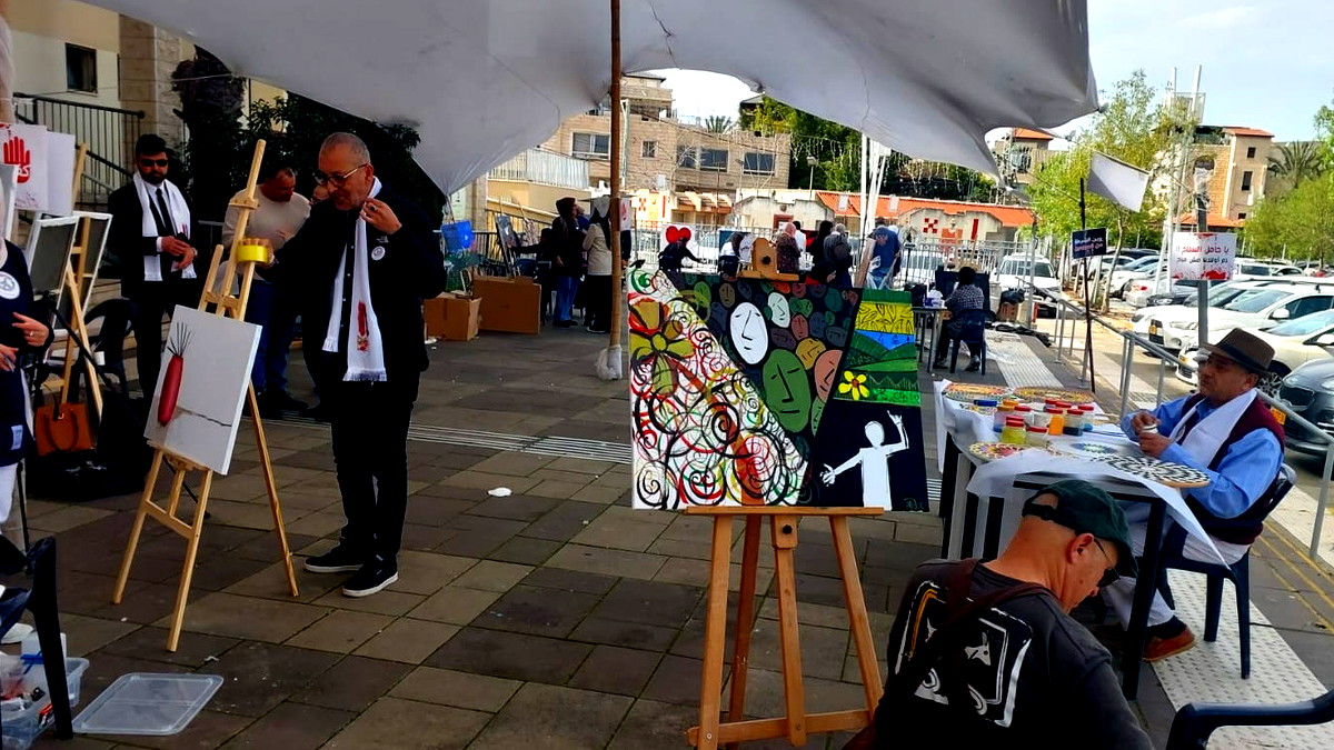 سخنين: نرسم الأمل ونرفض الجريمة.. تظاهرة فنية حاشدة في ساحة البلدية