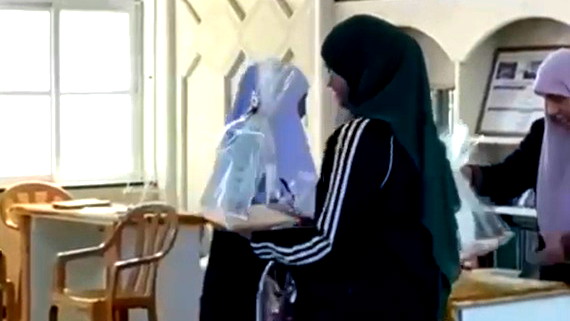 كل الاحترام والتقدير: تكريم 75 طالبة من فرقان كسيفة لحفظهن بين 5 و25 جزءًا من القرآن الكريم