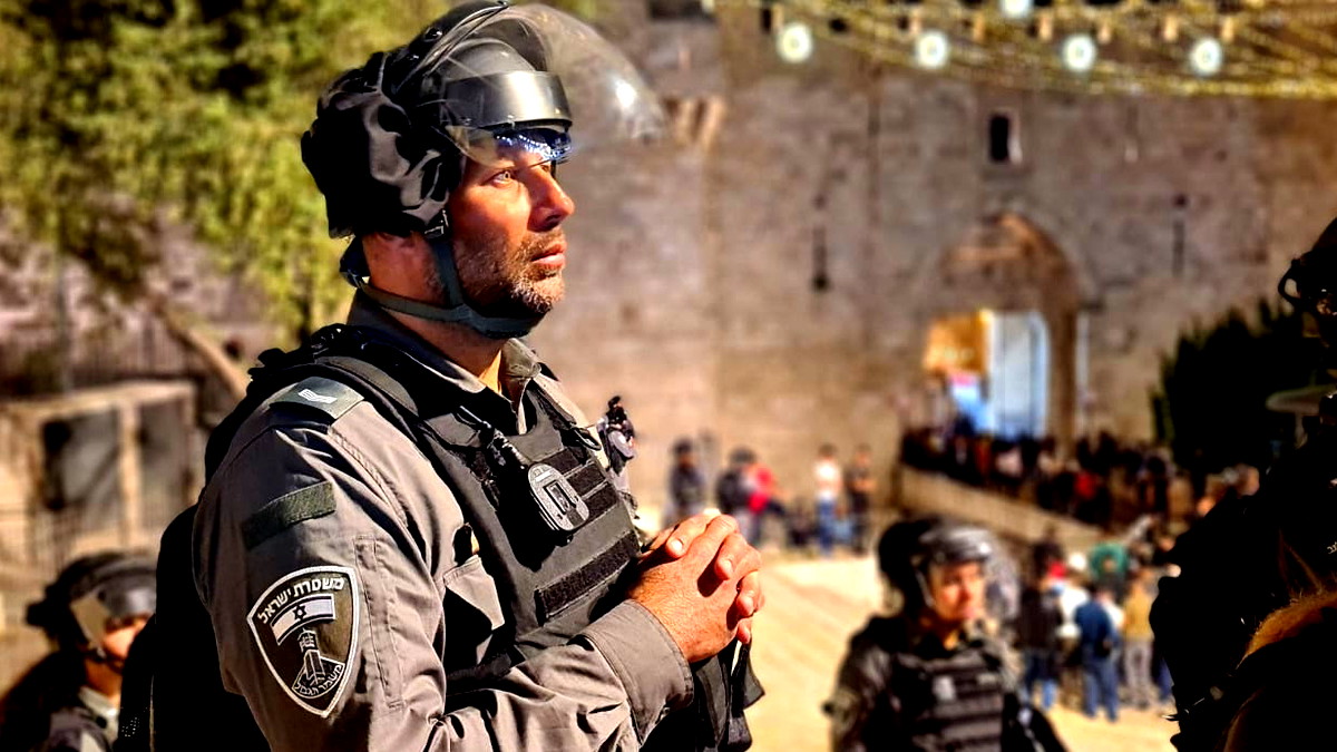 القناة 15: قيود "غير مسبوقة" على الأقصى في رمضان.. واستراتيجية "القبضة الحديدية" في الضفة