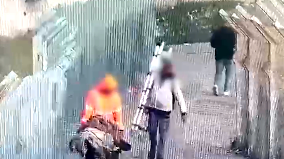 فيديو - مقدسيان مشتبهان بسرقة معدات طبية حيوية للأطفال تُقدّر قيمتها بنحو 100 ألف شيكل