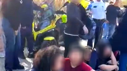 لجنة متابعة التعليم العربي ومركز عدالة يطالبان وزارة التربية والتعليم بتحرك عاجل بعد الهجوم العنصري على طلاب الرحلة المدرسية