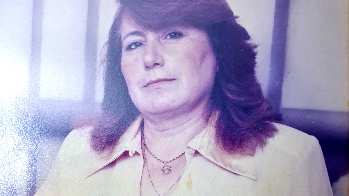 زجل قلوبٌ مُظلِمَة