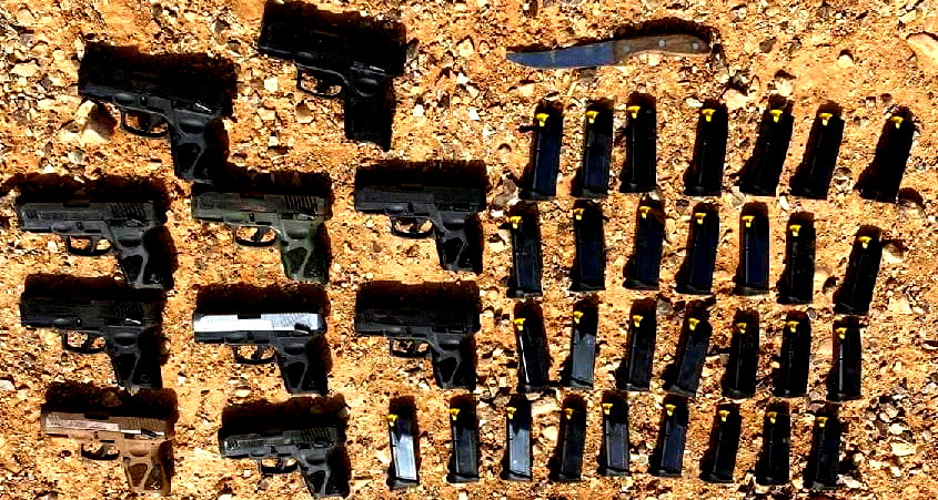 الحدود المصرية: الجيش الاسرائيلي يحبط تهريب أسلحة عبر "طائرة مسيرة" ويضبط 10 مسدسات