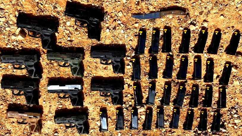 الحدود المصرية: الجيش الاسرائيلي يحبط تهريب أسلحة عبر "طائرة مسيرة" ويضبط 10 مسدسات