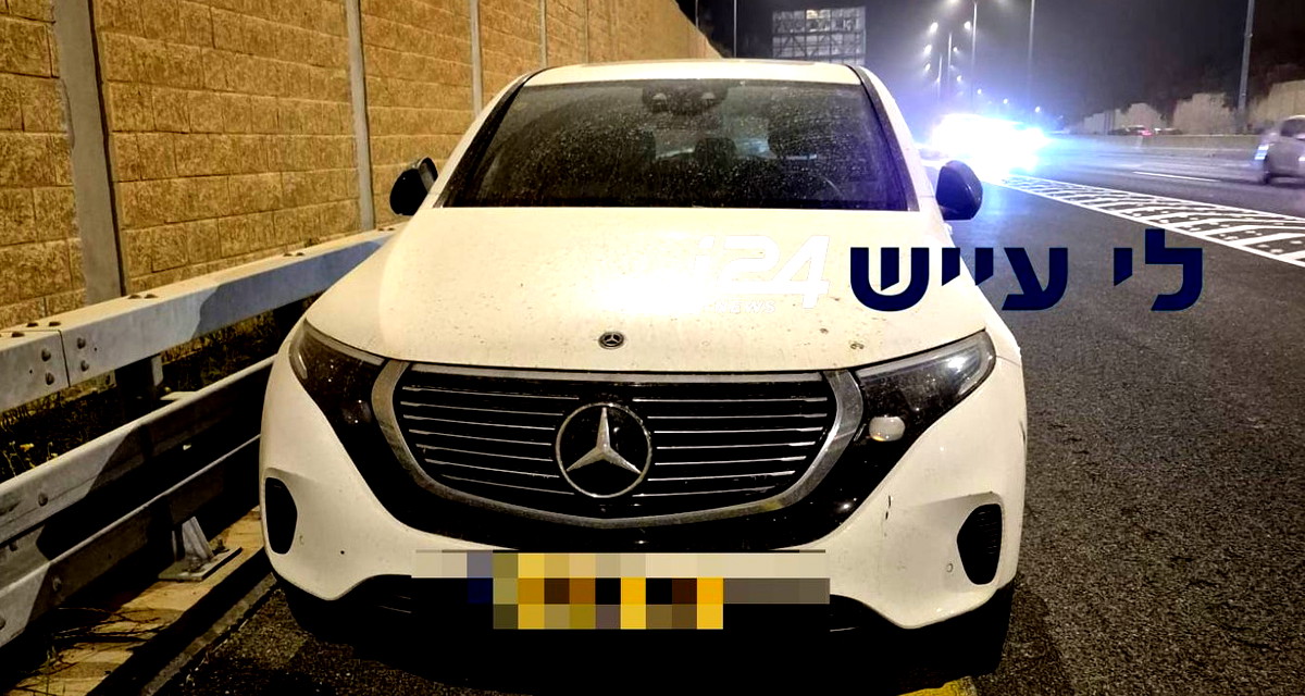 نفاذ البطارية يفسد "السرقة": العثور على سيارة زوج الوزيرة جيلا جمليئيل عالقة وسط الطريق