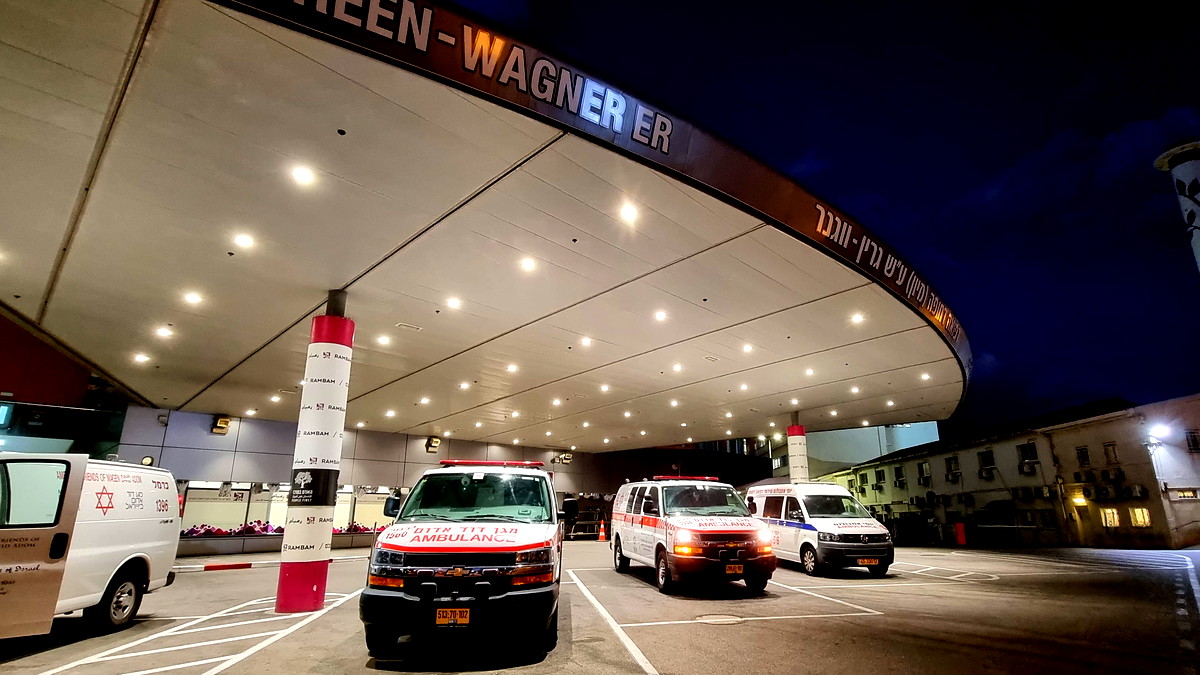 العزير: إصابة خطيرة لرجل (55 عاماً) إثر انقلاب تراكترون