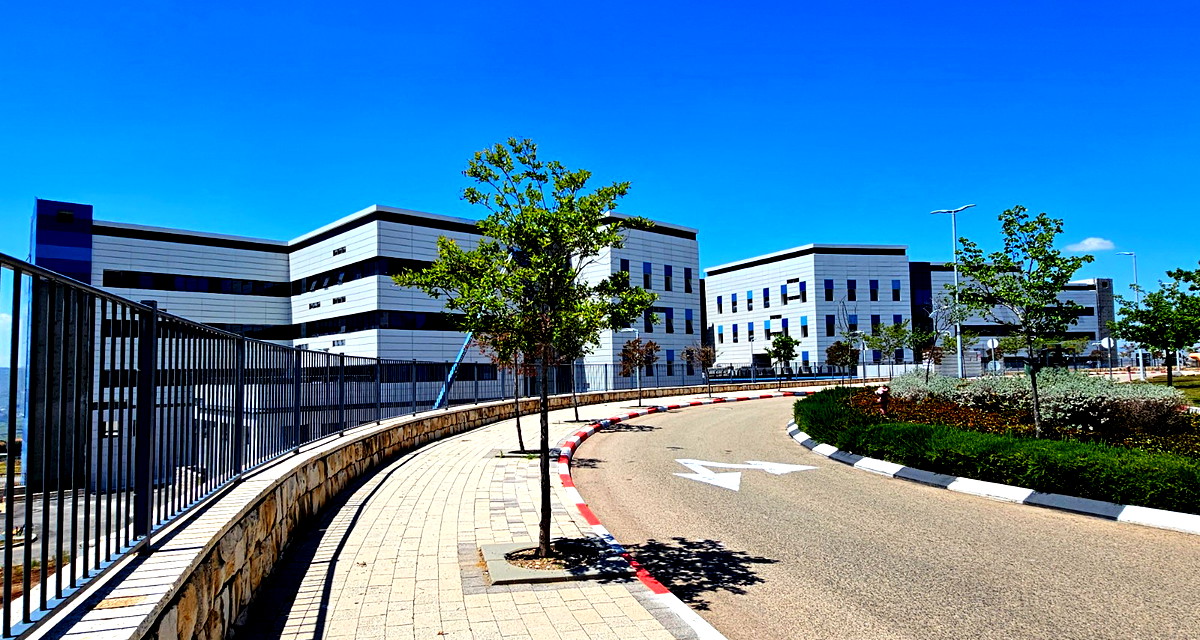 إصابة عامل (31 عامًا) إثر سقوطه من ارتفاع ستة أمتار خلال عمله بورشة بناء في كفركنّا