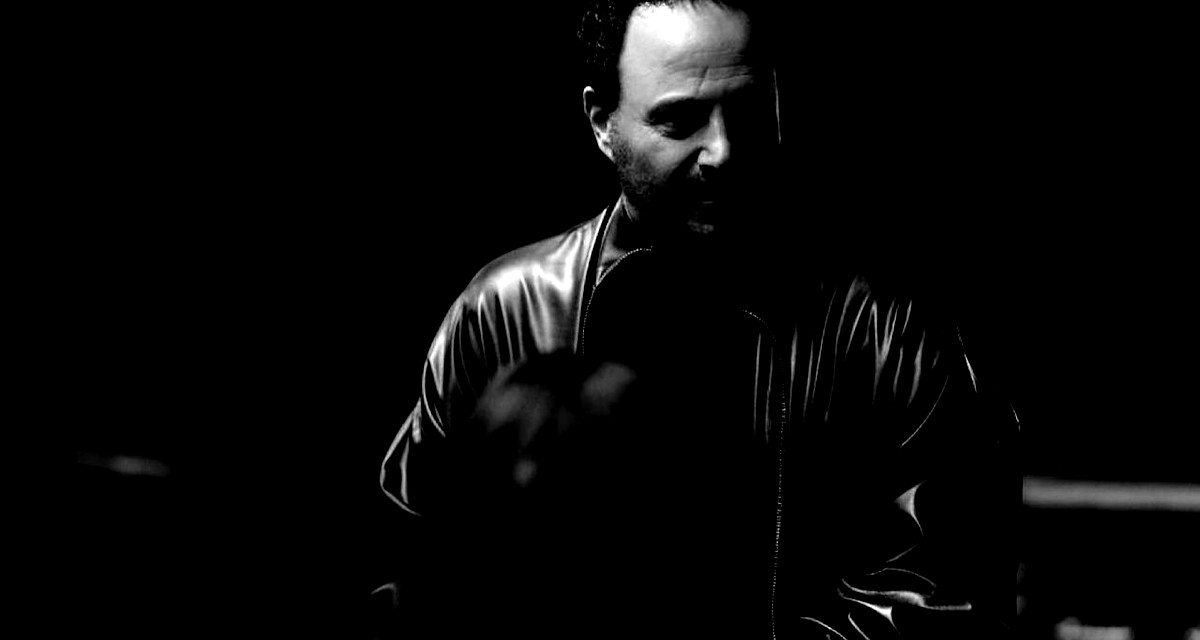 فارس الغناء العربي عاصي الحلاني يطرح أغنيته الجديدة بعنوان "بلون الليل"