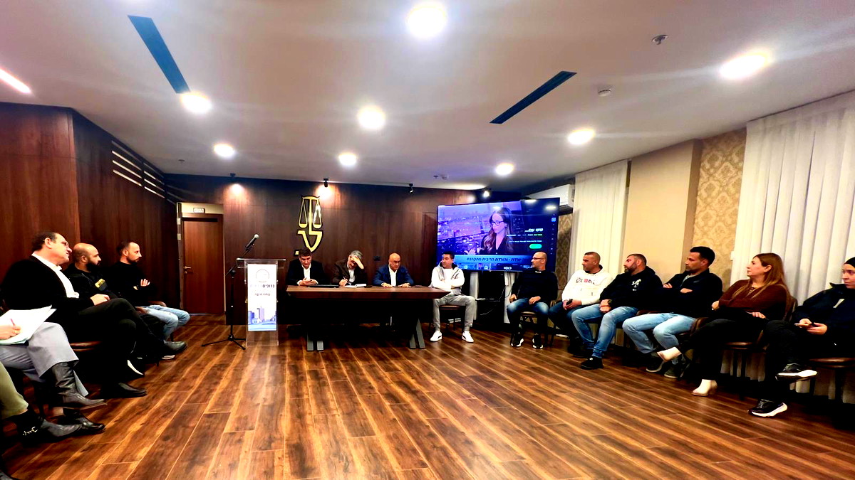 تنسيق الجهود لمواجهة الاعتداء العنصري على طلاب مدرسة ابن خلدون في سخنين