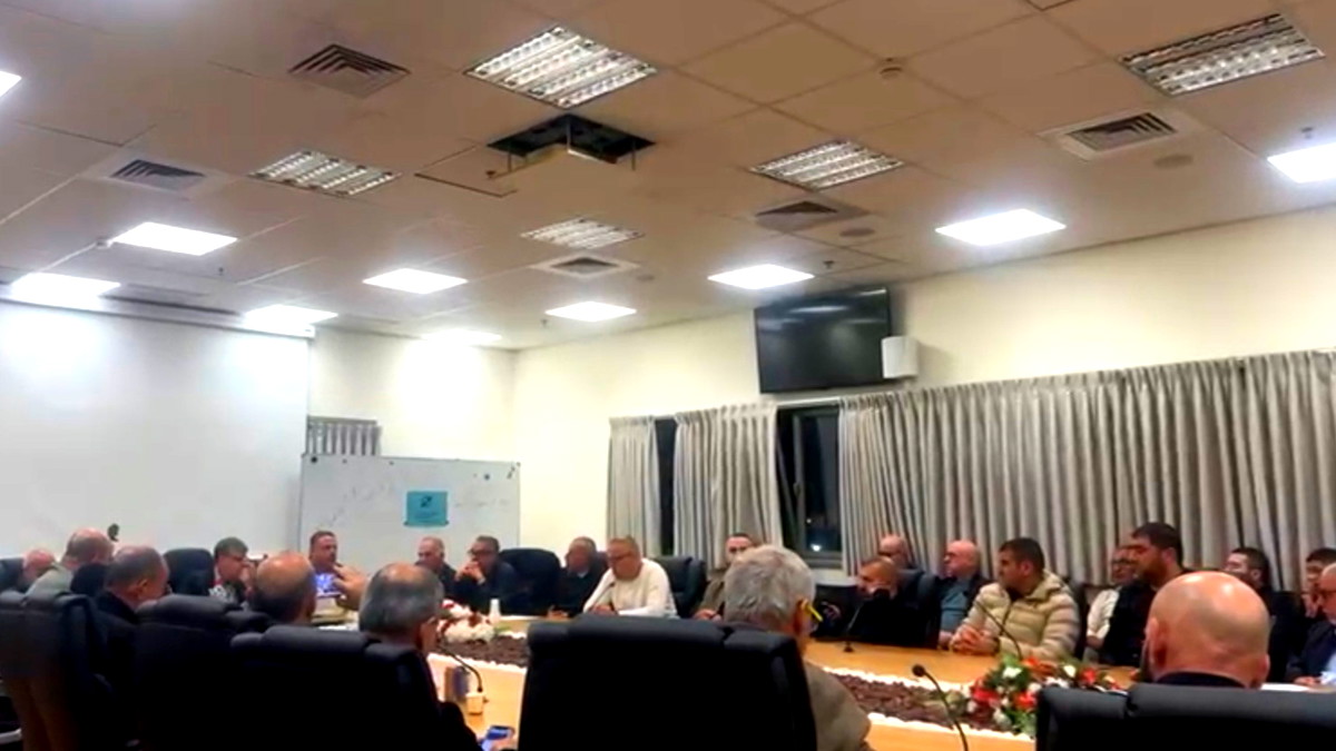 قرارات الجلسة الطارئة في بلدية أم الفحم عقب جريمة القتل المزدوجة في المدينة صباح اليوم