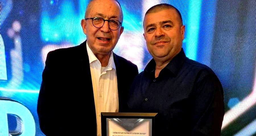 المفتش صالح شريف أبوريا يحصد جائزة "المفتش المتميز" تقديراً لمسيرة عطاء وإنجاز 