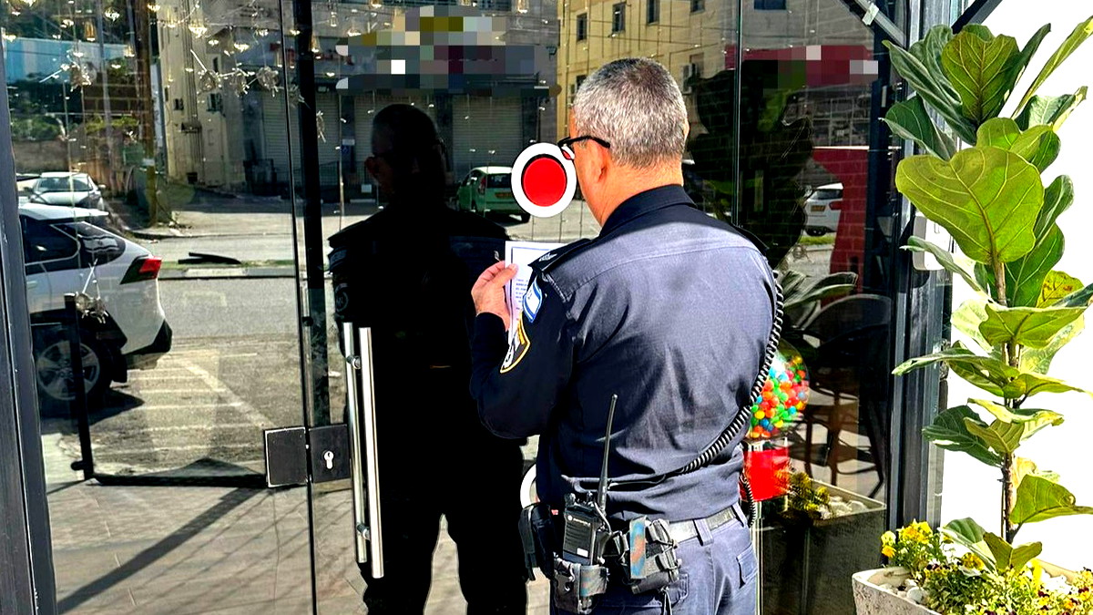 تقديم لائحة اتهام ضد مقيم غير قانوني وإغلاق مطعم في طمرة