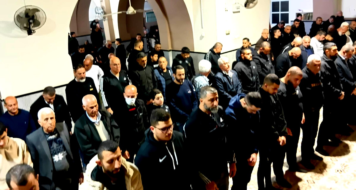 أجواء إيمانية عامرة: مشاركة واسعة في صلاتي العشاء والتراويح بمسجد عرابة الكبير