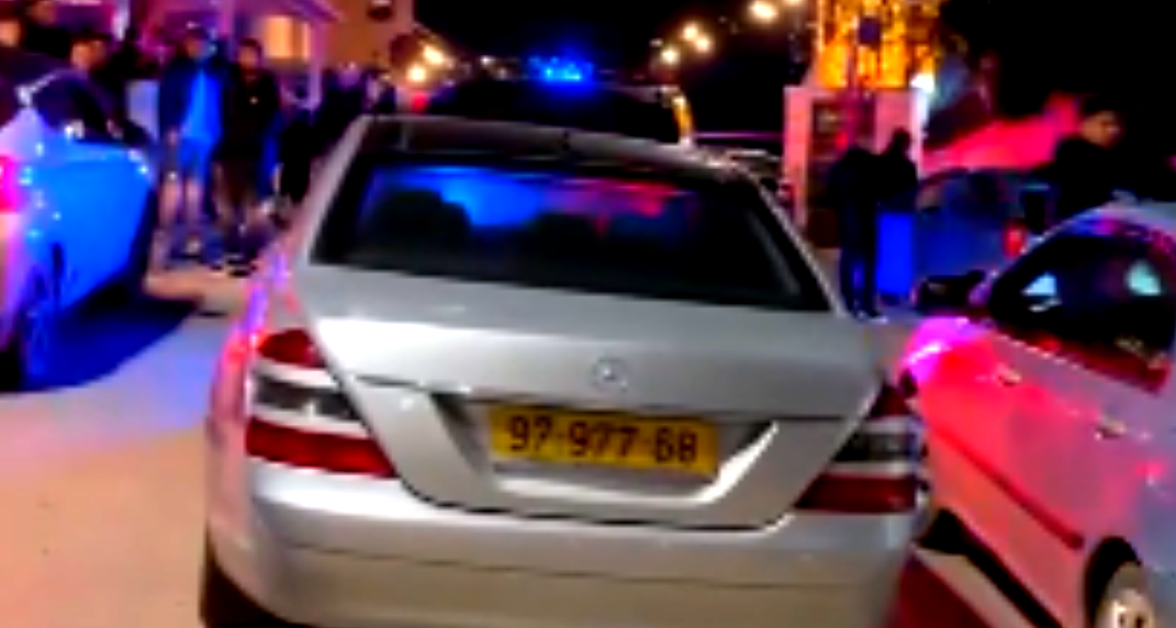 إكسال: الأهالي يلقون القبض على مشتبه بإطلاق نار ويسلمونه للشرطة