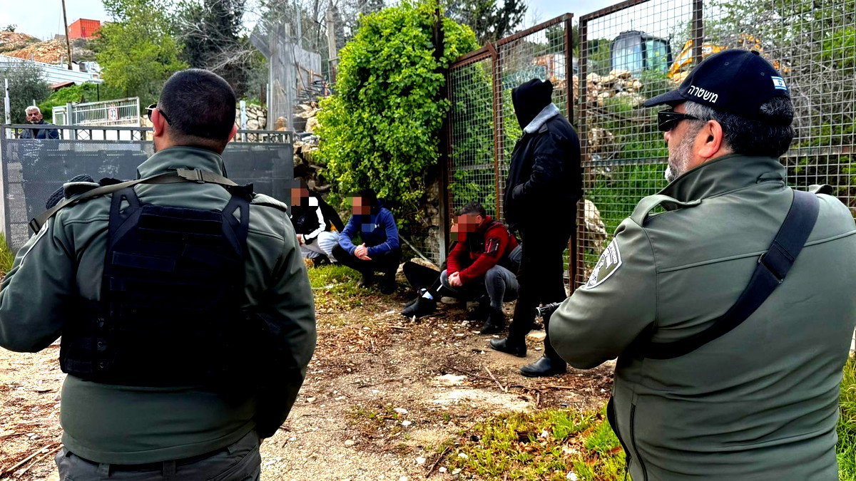 اعتقال سائق من القدس وخمسة عمال فلسطينيين بدون تصاريح عند مفترق راموت