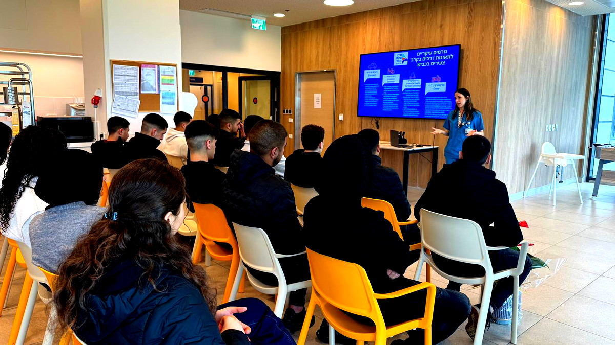 المركز الطبي تسفون (بوريا) يستضيف طلابًا من البعينة نجيدات للتعرف على العمل الطبي وفرص التطوع في مجال إعادة التأهيل