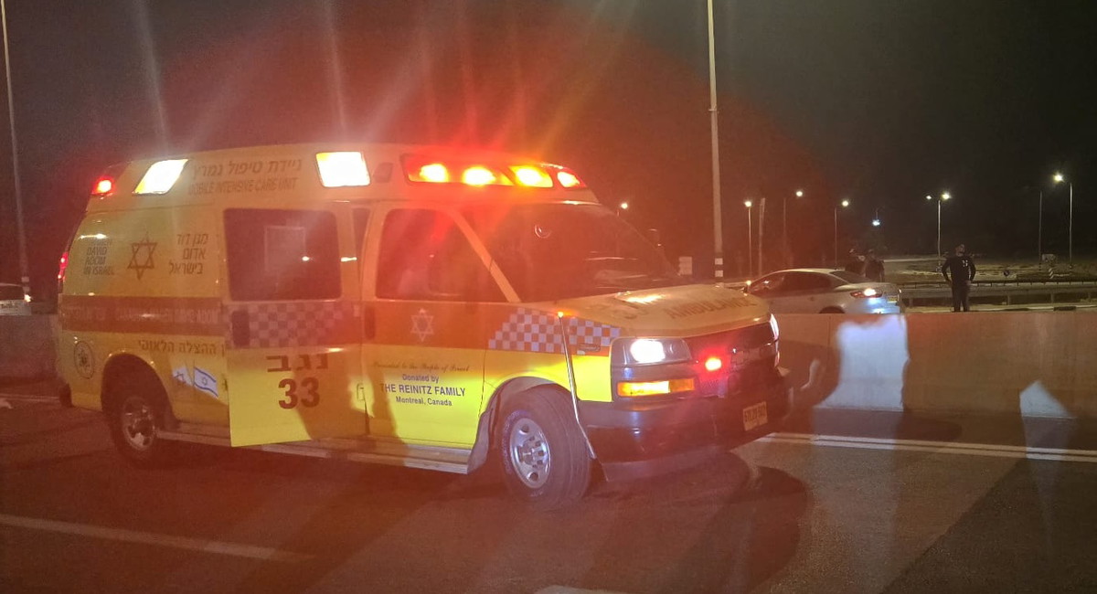 إصابة شاب بجراح خطيرة إثر انقلاب سيارة على شارع 80 قرب كسيفة