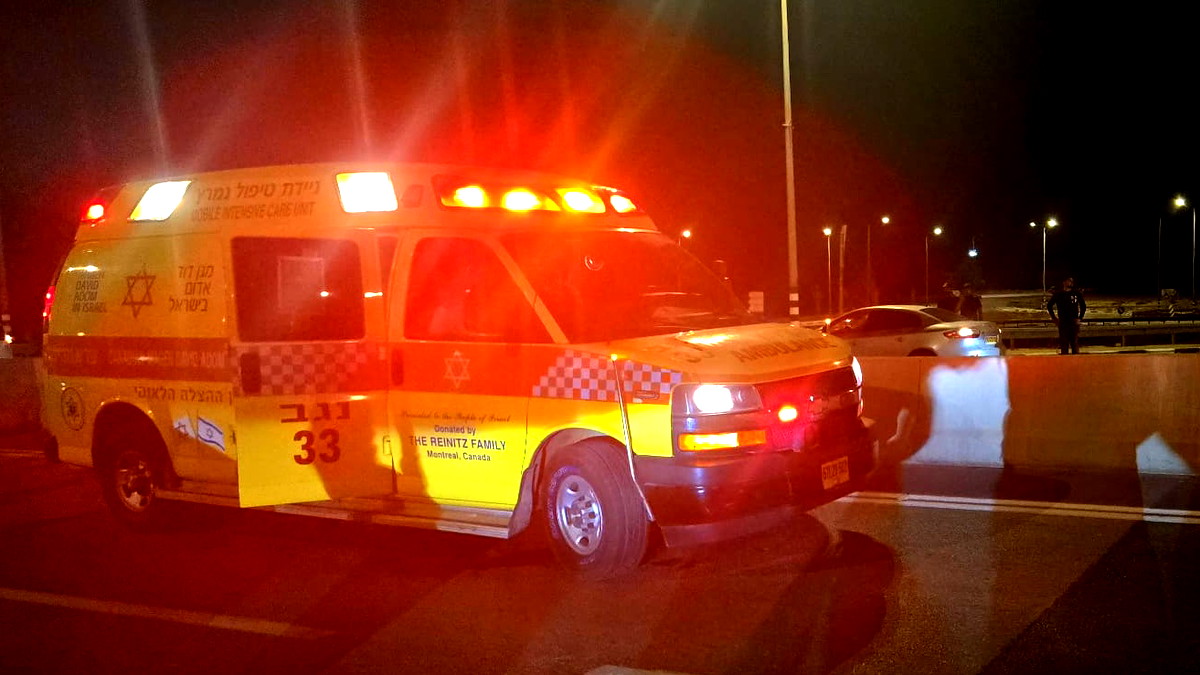 إصابة شاب بجراح خطيرة إثر انقلاب سيارة على شارع 80 قرب كسيفة