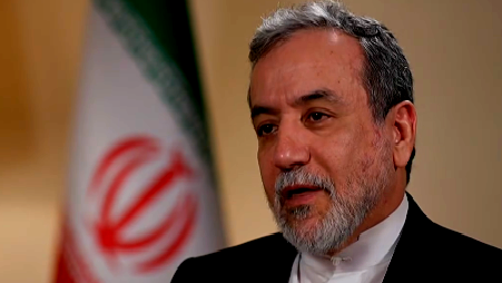 بعد تصاعد التوتر بين أفغانستان وباكستان.. عراقجي يعرض وساطة إيرانية للحفاظ على الاستقرار