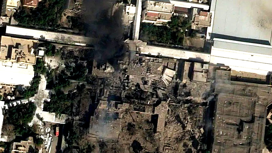 إسرائيل تعلن استهداف مسؤولين إيرانيين كبار وإيران تلوّح بردّ أشد