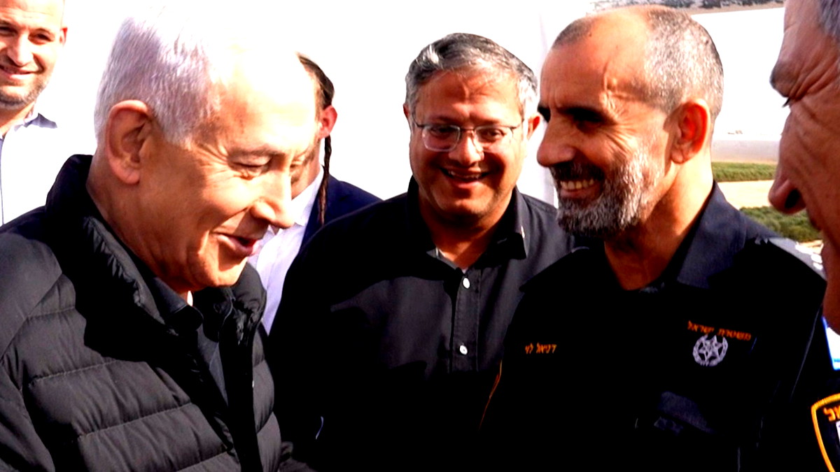 بن غفير: من يحاول رفع رأسه هنا في إسرائيل والتحريض، سيجد أمامه شرطة حازمة، هجومية، ولا تعرف المساومة. لا تختبرونا