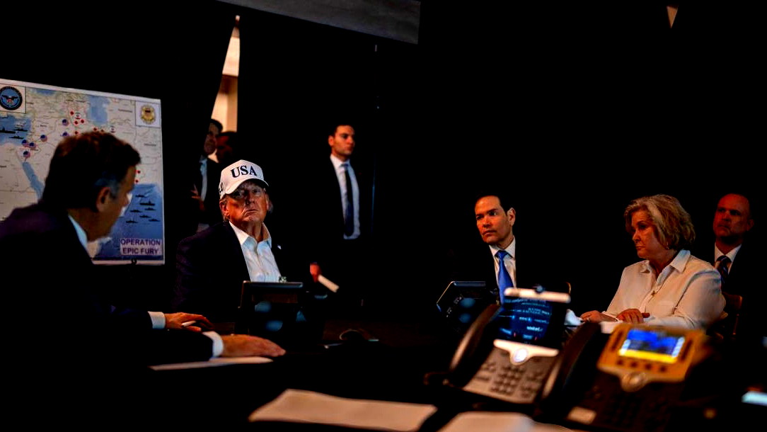 ترامب يؤكد مقتل خامنئي ويشير إلى انهيار وراية بيضاء داخل الحرس الثوري