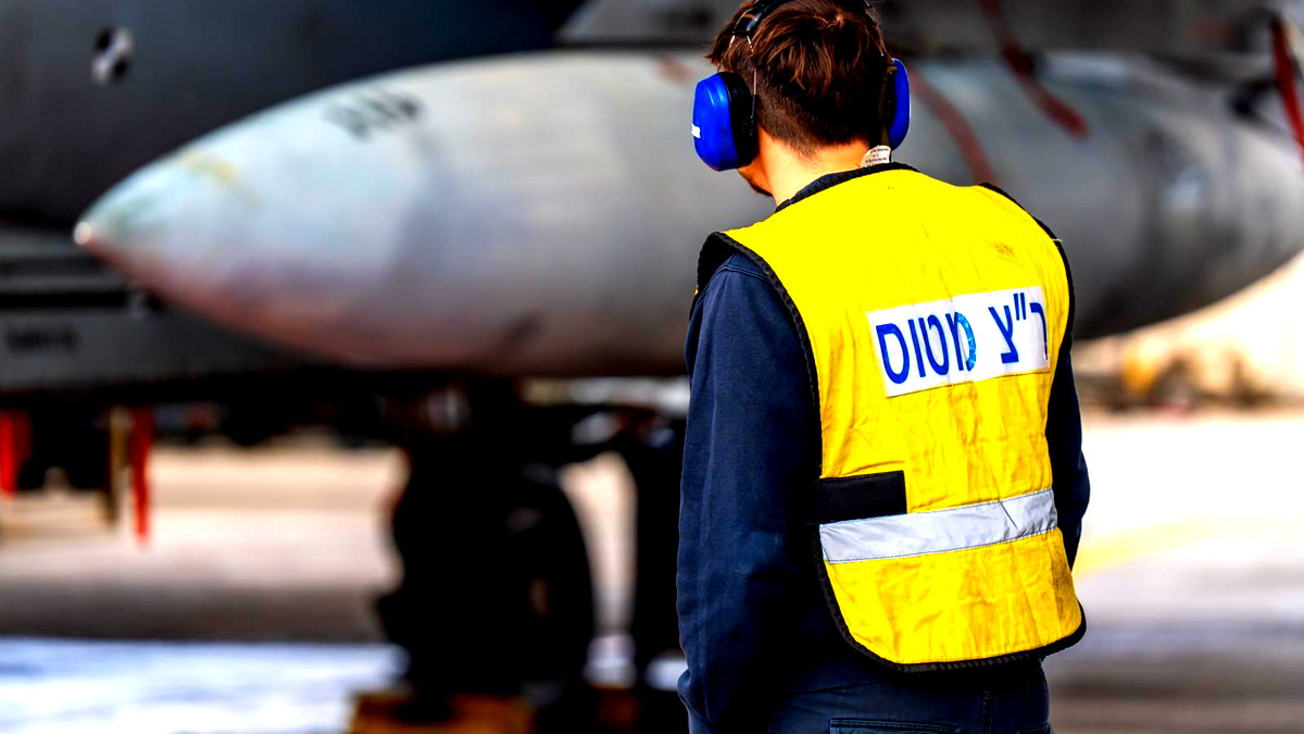 الجيش الإسرائيلي: 40 قائدا عسكريا إيرانيا قُتلوا خلال دقيقة واحدة